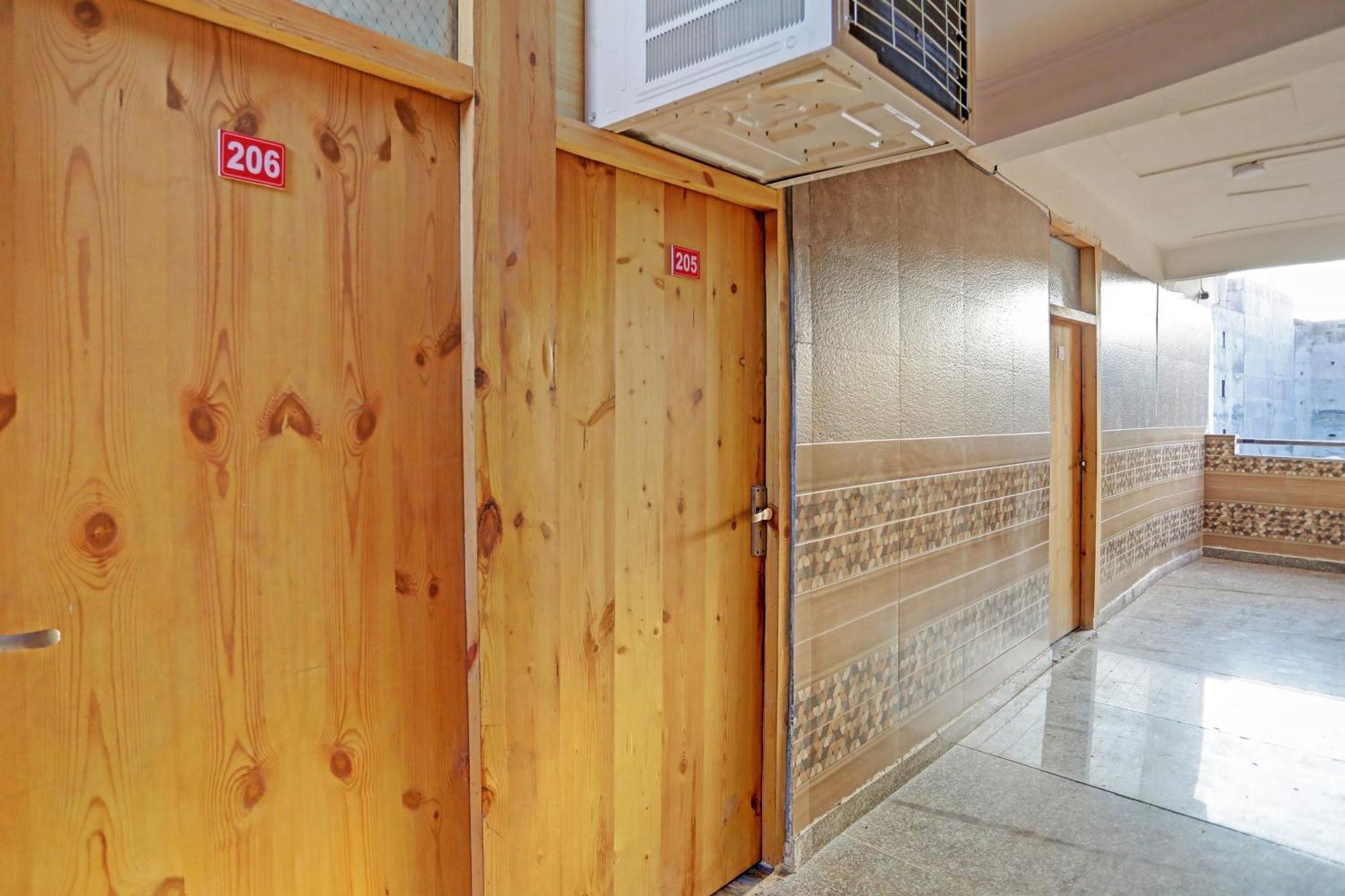 Umen Hotel Nearest Sector 66 Noida Exterior photo