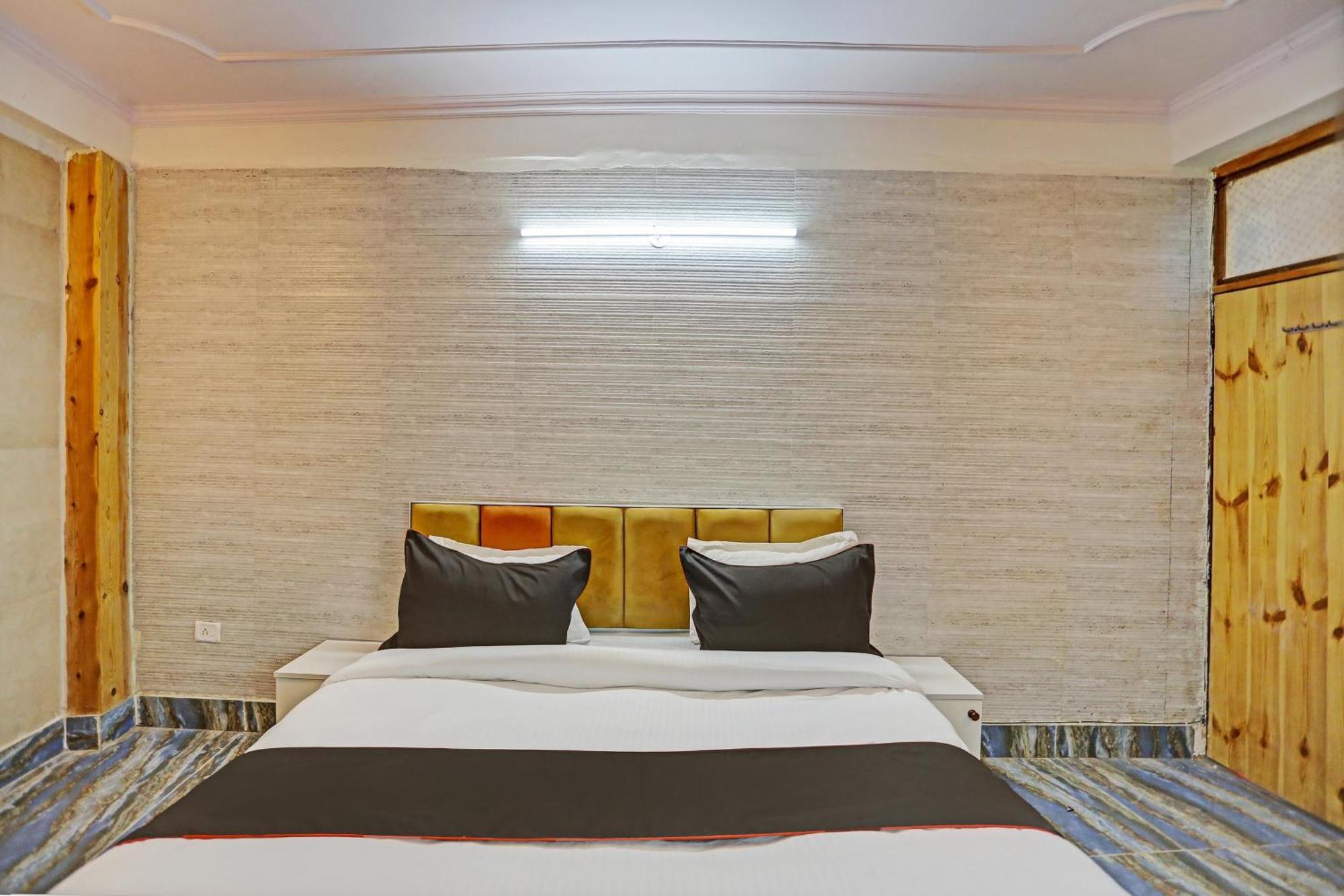 Umen Hotel Nearest Sector 66 Noida Exterior photo